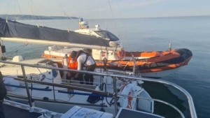 Barca in difficolt&agrave; al largo di Cupra Marittima, due velisti messi in salvo