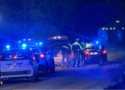 Ladri in fuga sul suv poi l’impatto con l'auto dei Carabinieri