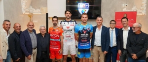 L&rsquo;eleganza di Palazzo Vinci per le nuove maglie della Yuasa Battery