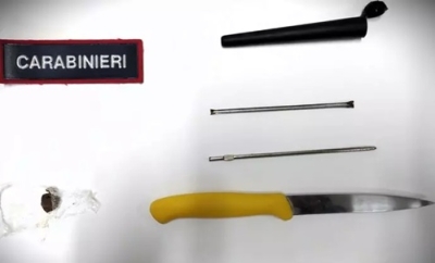 Coltello e grimaldelli, denunciati due presunti truffatori