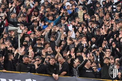 Ascoli Piceno - Lanciò il petardo allo stadio nella sfida col Lecco: tifoso bianconero a processo