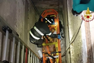 Precipita da un'altezza di 5 metri nel cimitero di Civitanova Alta, ferito