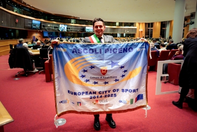 Fioravanti a Bruxelles: incontro col Vicepresidente della Commissione Europea, Raffaele Fitto, e ritirata la bandiera di Ascoli Città Europea dello Sport 2025