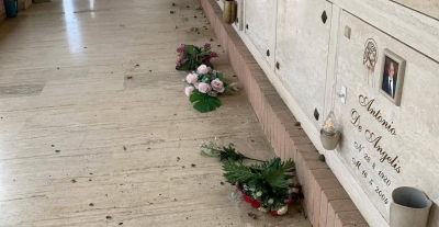 Folignano - Vandali al cimitero, rubati anche i vasetti in rame utilizzati per i fiori