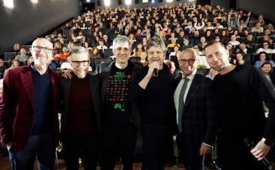 Bagno di folla per Fabio De Luigi ad Ancona