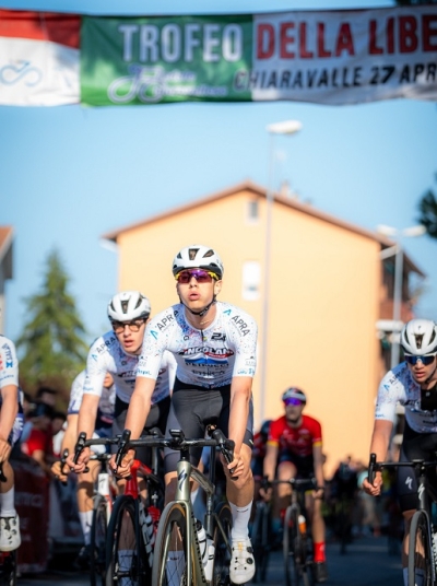 Trofeo della Liberazione a Chiaravalle: esordienti e allievi sui pedali nel ricordo di Papa Francesco