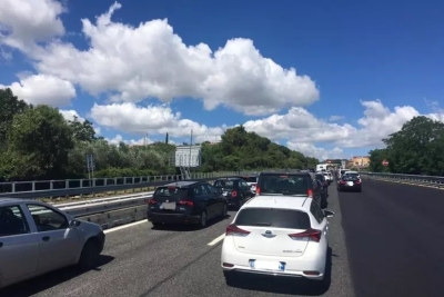 Incidente su A14 in Abruzzo, camion a fuoco, oltre 5 km di coda