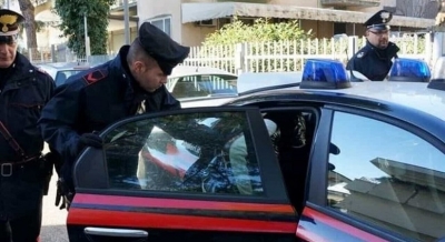Aveva in tasca 21 dosi di droga, arrestato pusher clandestino