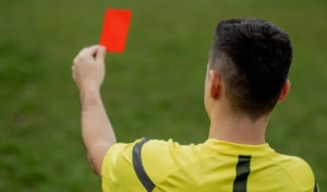 Ascoli Piceno - Choc nel calcio giovanile e dilettantistico: aggrediti due arbitri