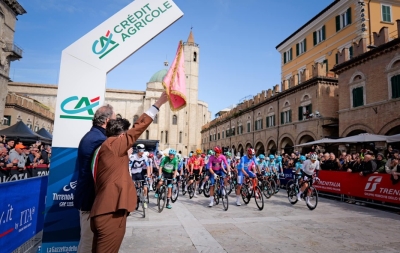 Ascoli Piceno - Show in piazza del Popolo per la partenza della quinta tappa della Tirreno-Adriatico