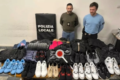 Ascoli: operazione anti abusivismo commerciale, sequestrati 40 capi di merce contraffatta dalla polizia locale