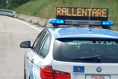 Incidente con tre auto e un mezzo pesante, tratto Ss 77 chiuso a Civitanova Marche