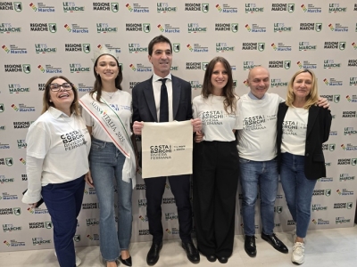 IL PRESIDENTE ACQUAROLI VISITA LO STAND DELLE MARCHE AL TTG TRAVEL EXPERIENCE 2025