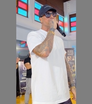 Tante persone hanno salutato l&rsquo;arrivo di Fabrizio Corona a Marche Tattoo Convention