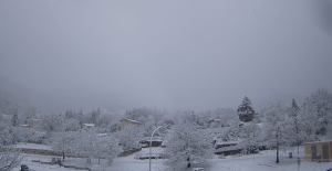 Maltempo, neve abbondante e parecchi disagi nelle aree interne delle Marche
