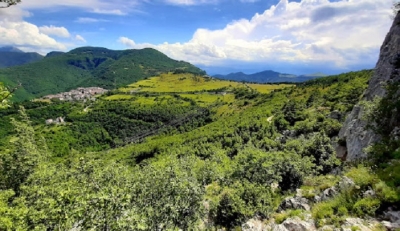Cade durante un'arrampicata, 50enne soccorso nel Fabrianese