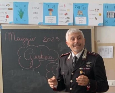 I Carabinieri di San Benedetto in visita alle classi 1^ B e D e 2^ B e D del plesso di scuola Primaria Caselli