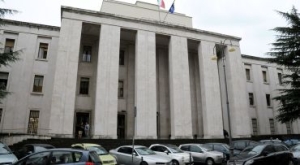Ascoli Piceno - Minacciava e picchiava la madre: condannato 34enne