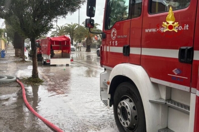 Maltempo lungo la riviera picena, allagamenti e piccoli crolli