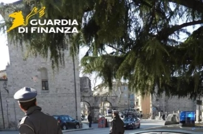 Sorpreso in monopattino con hascisc e 2mila euro, 24enne denunciato ad Ascoli Piceno