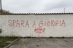 'Spara a Giorgia. Br', la scritta in un parcheggio a Porto Recanati