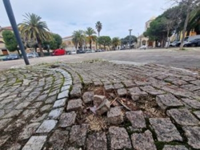 Il Parroco Don Pio Costanzo si ferisce cadendo su una piazza Cristo Re severamente dissestata, ennesima richiesta del Comitato di Quartiere per renderla sicura