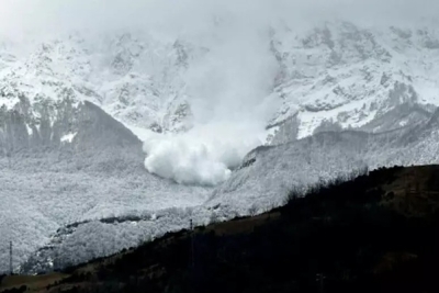 Imponente slavina si stacca dal Gran Sasso, le foto virali sui social