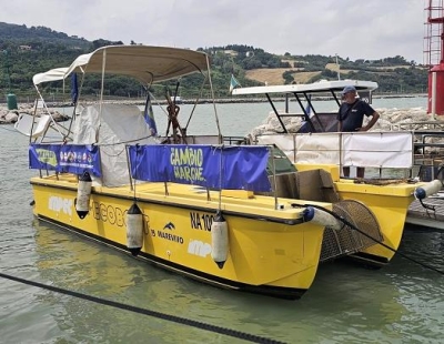 ‘Ricci on the beach’, domani al via il tour da Marina Dorica su una barca anti-inquinamento