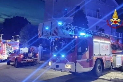 Quattro incendi e un incidente nel Fermano, fiamme nella soffitta e in un campo