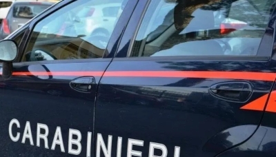 Entrano in casa per smurare la cassaforte poi fuggono dopo una violenta colluttazione
