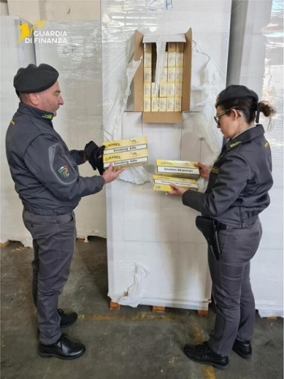 In un bunker la più grande fabbrica clandestina di sigarette