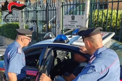 Ubriaco aggredisce Carabinieri e sanitari in caserma, arrestato