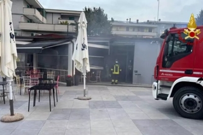 Incendio in un bar di Centobuchi, l'intervento dei Vigili del fuoco