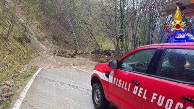 Ascoli Piceno - Frane e allagamenti, decine di interventi dei vigili del fuoco