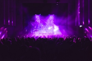 Applausi scroscianti al Teatro delle Energie di Grottammare per il concerto di Discoverland