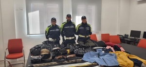 55 capi d&rsquo;abbigliamento contraffatti sequestrati dalla Polizia Locale