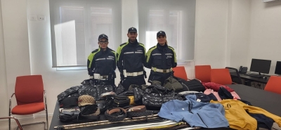 55 capi d’abbigliamento contraffatti sequestrati dalla Polizia Locale