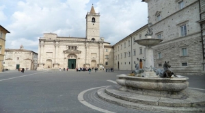 Ascoli Piceno - Lavori a Piazza Arringo, l'intervento slitta al 2026
