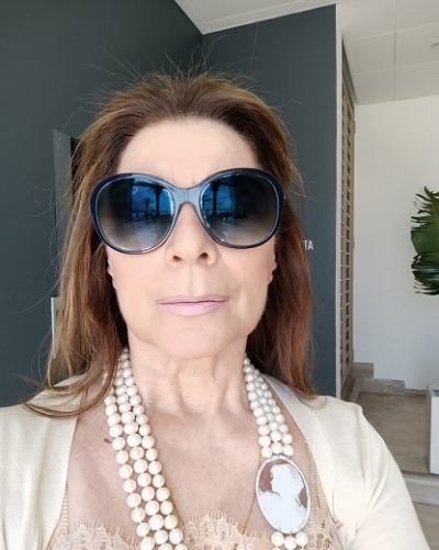 Le poesie di Rosella Frollà allo chalet Malibù di Porto d'Ascoli