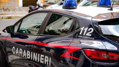Viola il divieto di avvicinamento alle persone offese, arrestato