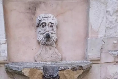 Danneggiata fontana storica a Fermo, ipotesi bomba carta