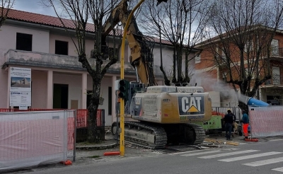 Folignano - Un pezzo di storia che se ne va, demolita la scuola dell'infanzia a Piane di Morro
