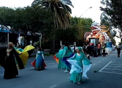 Si recupera domani la sfilata dei carri di Carnevale annullata domenica scorsa per il maltempo