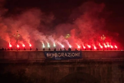 Comitato per la Remigrazione, ad Ascoli Piceno flash mob, striscione e fumogeni