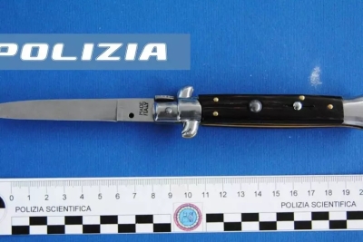 In tasca droga ed un coltello a serramanico, denunciati