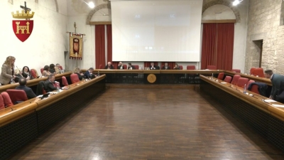 Ascoli Piceno - Consiglio comunale, tesoreria: la minoranza vuole escludere dal bando le banche pro-armi