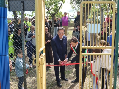 Palmiano - Taglio del nastro per il nuovo campo polivalente, intervento atteso da anni
