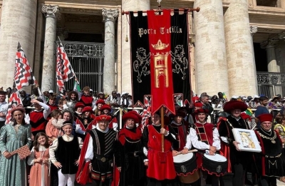 Ascoli Piceno - Il sestiere di Porta Tufilla all'udienza generale con papa Francesco