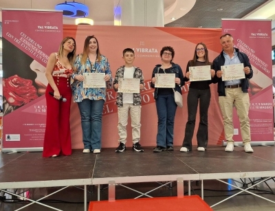 Concorso 'SIAMO LUCE', Letizia Mattoni e Chiara Romani del Liceo Rosetti vincono nelle sezioni Poesia e Disegno