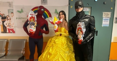 Ascoli Piceno - Pasqua solidale, Supereroi in ospedale per portare un sorriso ai bimbi ricoverati